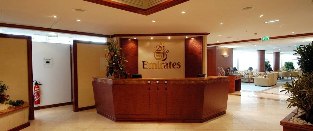 demander auprès du service client emirates les conditions d'accès au salon emirates 