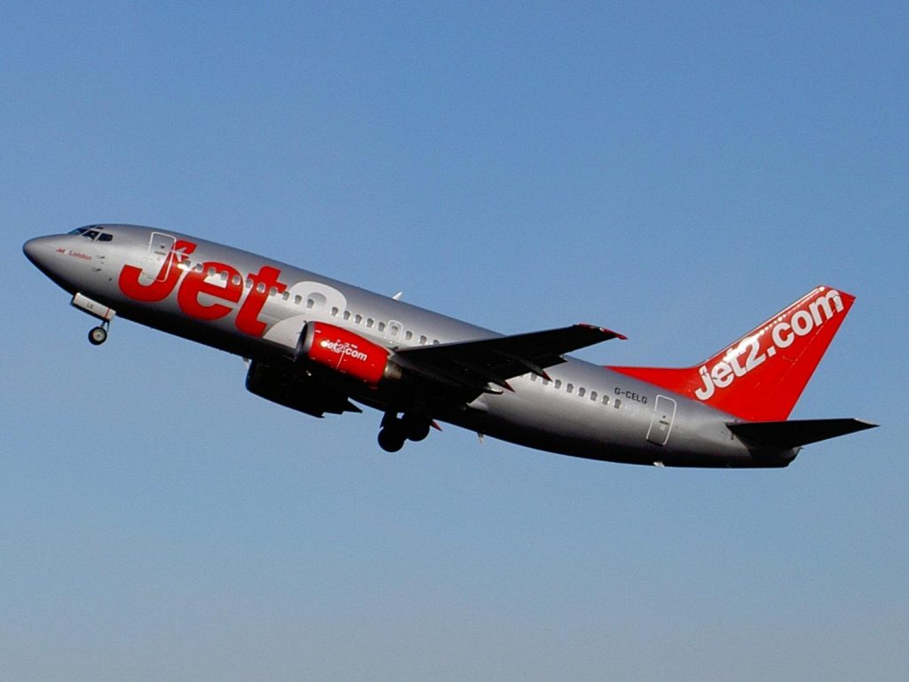 contacter le service client jet2 afin de connaitre les horaires retard et annulation de vol